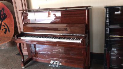 UP-123红咖亮光托马斯钢琴国际知名品牌31200元